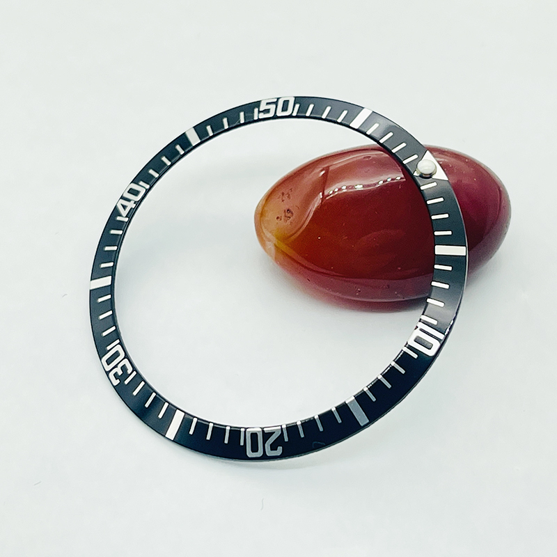 36.5mm Curved Aluminum Watch b - Reel Case recensie en prijs
